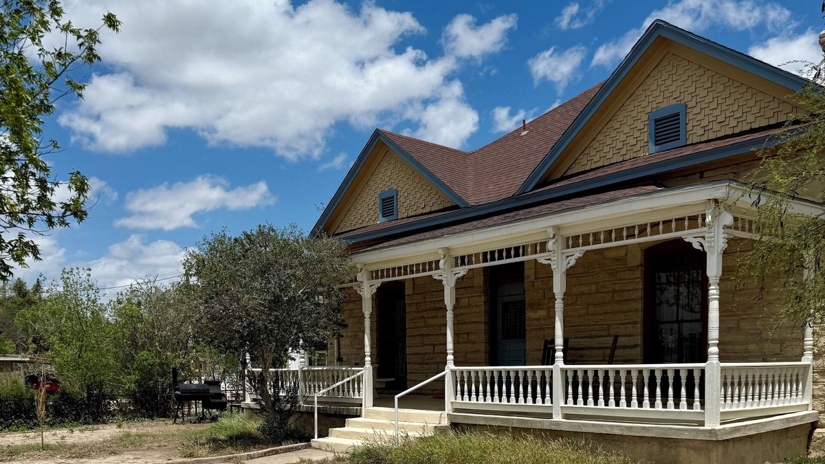 Amistad National Recreational Area House | Charming Historical John Taini Home in Central Del Rio