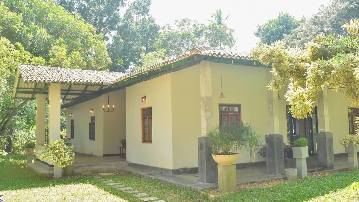 Ambalangoda Villa | Charming & historical 3-Bed Bungalow in Hikkaduwa