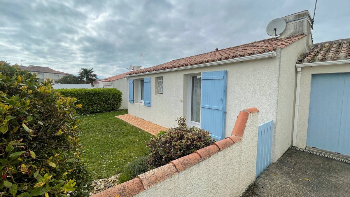 Chateau-d'Olonne House | Charming House with Enclosed Garden, Terrace, Near Beach