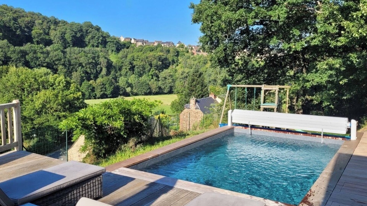 Saint-Laurent-d'Olt House | Charming house, swimming pool, terrace and superb view!
