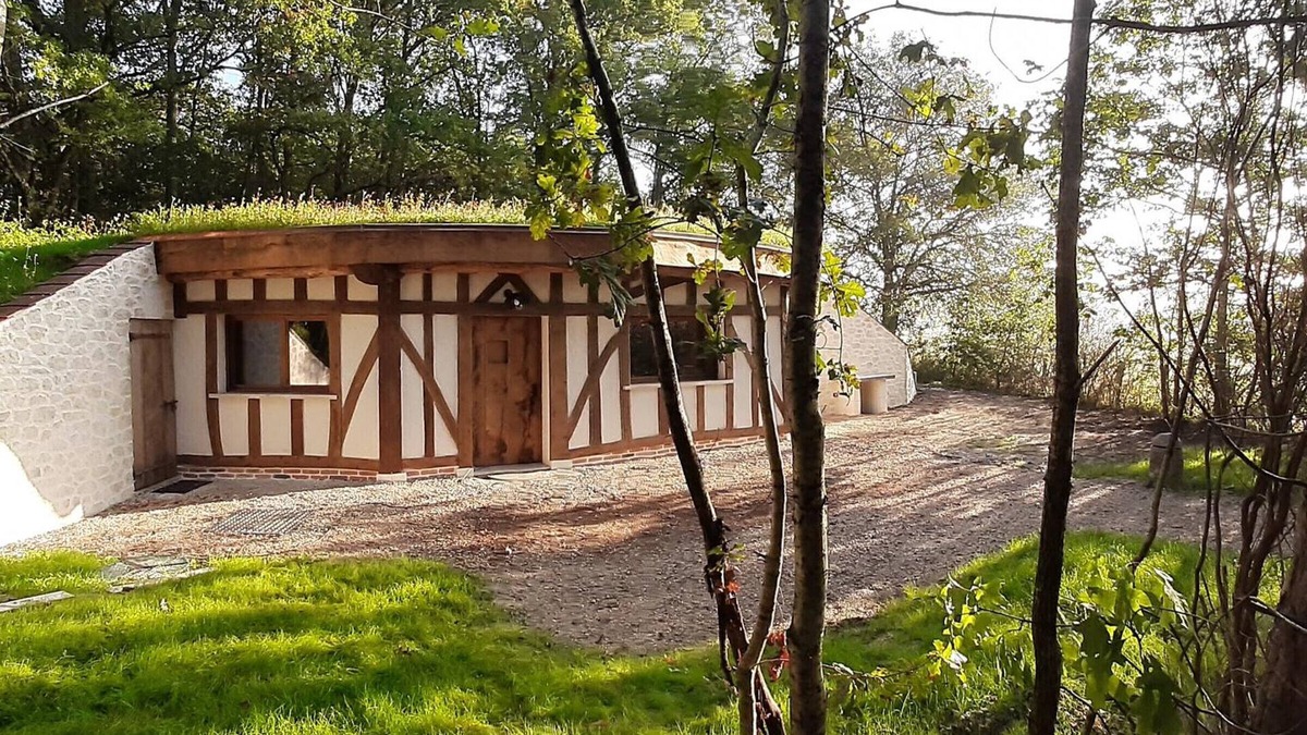 Crouy-sur-Cosson Cottage | Charming Hobbit House in Nature, Near Château de Chambord, with Modern Comforts