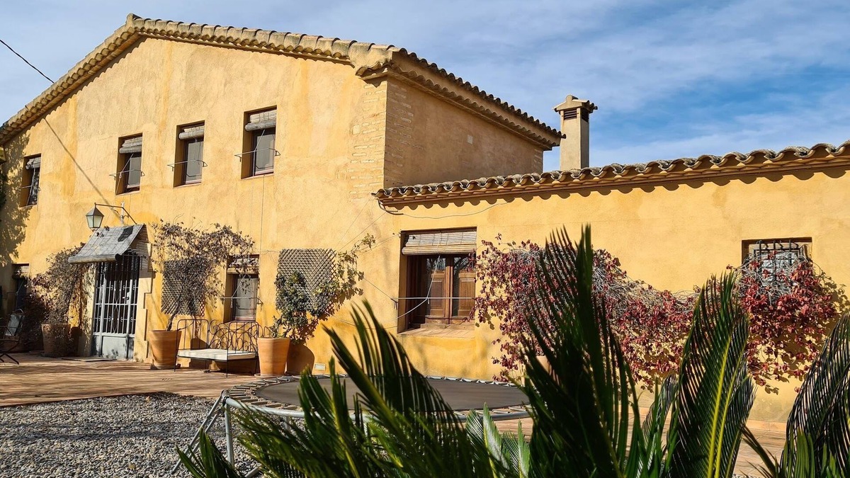 San Martin Sarroca Villa | Charming holiday house surrounded by vineyards 60km from Barcelona for groups
