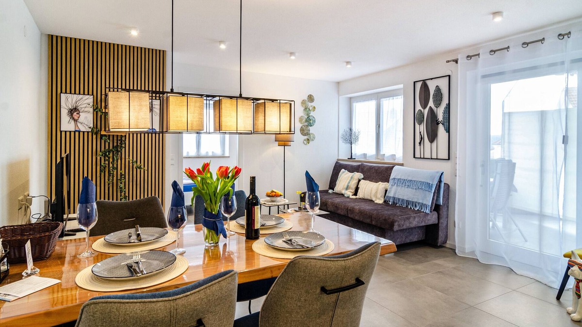 Sipplingen Apartment | Charming Holiday Apartment "Ferienwohnung Mainau" with Balconies
