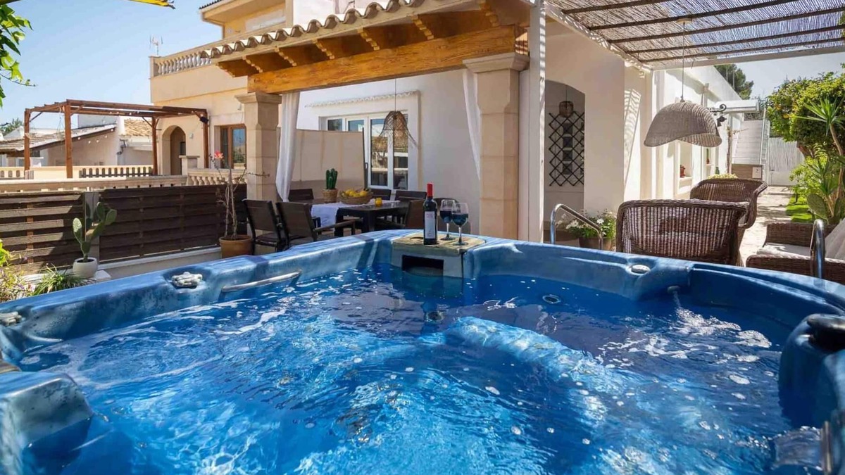 Can Picafort Villa | Charming holiday home with jacuzzi in Can Picafort.