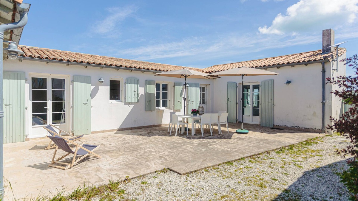 Loix House | Charming Holiday Home in Loix – Sea View, 4 Bedrooms, Terrace, Close to Beach