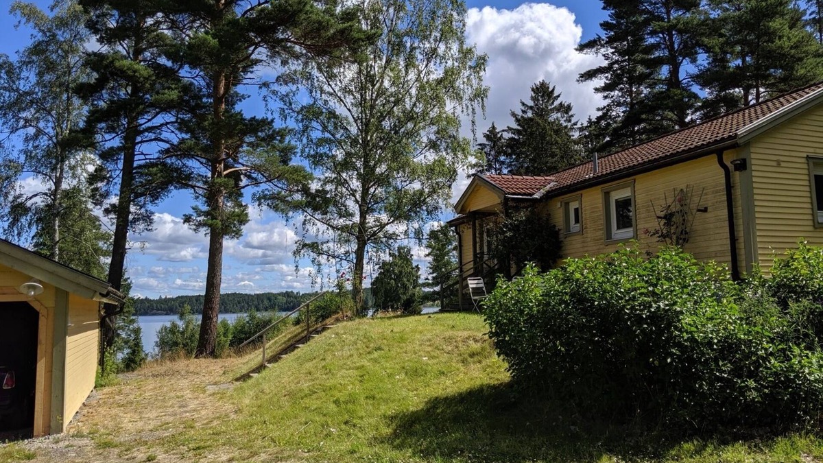 Nykoping House | Charming holiday home with lake views in Södermanland