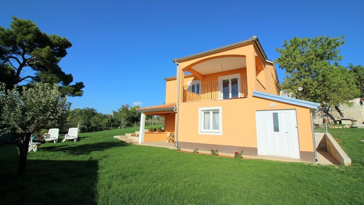 Fuskulin House | Charming holiday home with sea view, 2 bicycles, barbecue, deckchair, private balcony