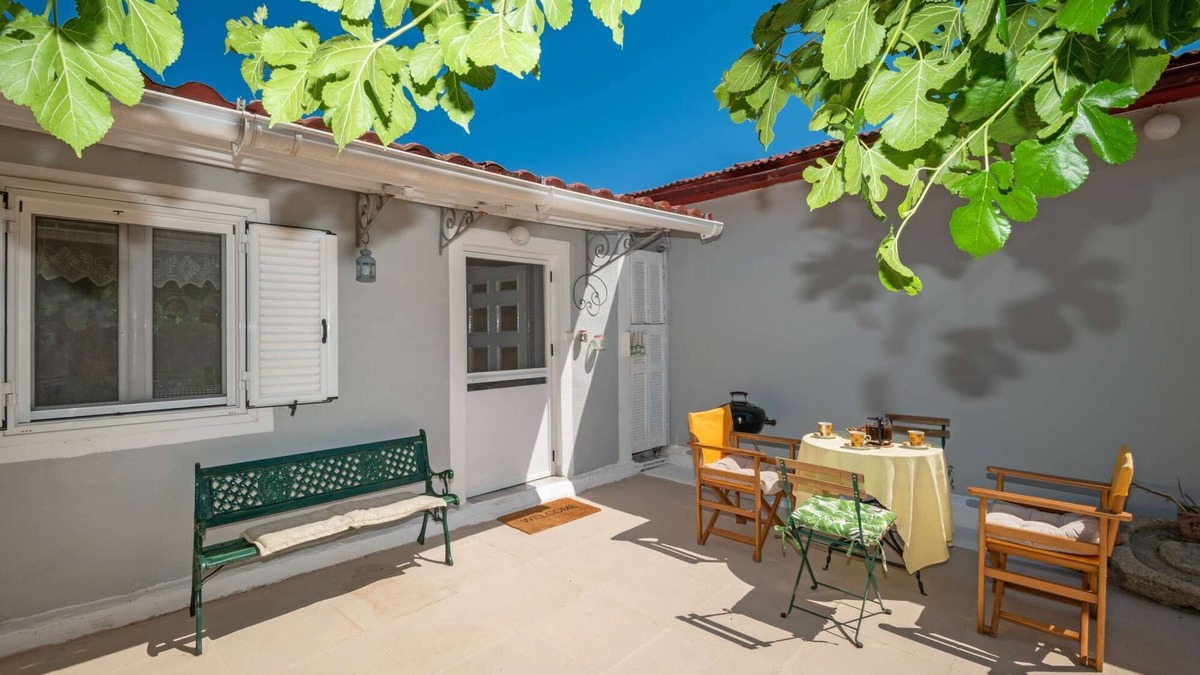 Pigadhakia House | Charming Holiday Retreat: A Perfect Blend of Tradition and Modern Comfort
