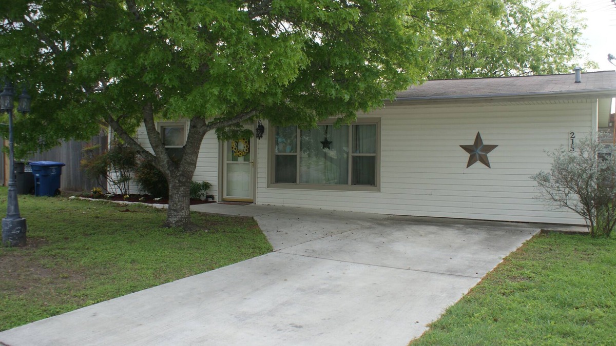 North San Antonio - SAT House | Charming home away from home, Pet-Friendly and Handicap Accessible