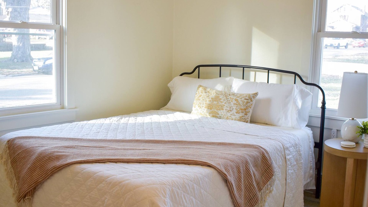 Cedar Falls House | Charming Home Away From Home!