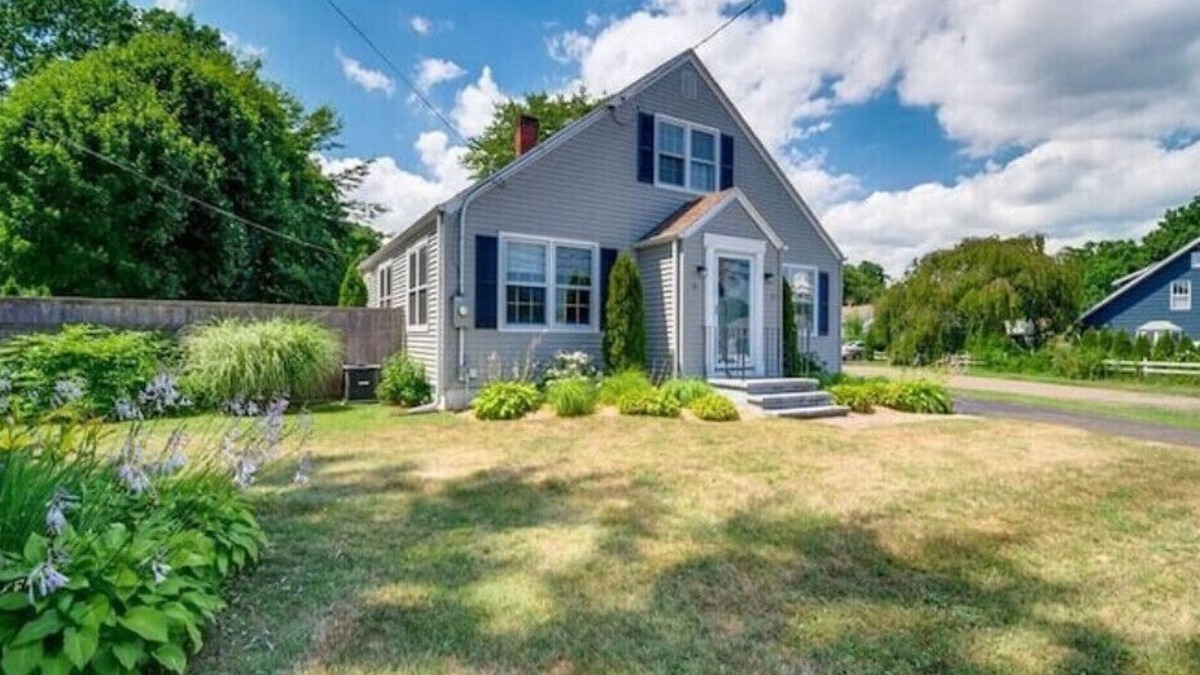 Branford House | Charming home, easy access - everything Branford. Super Host with 5-Star Rating