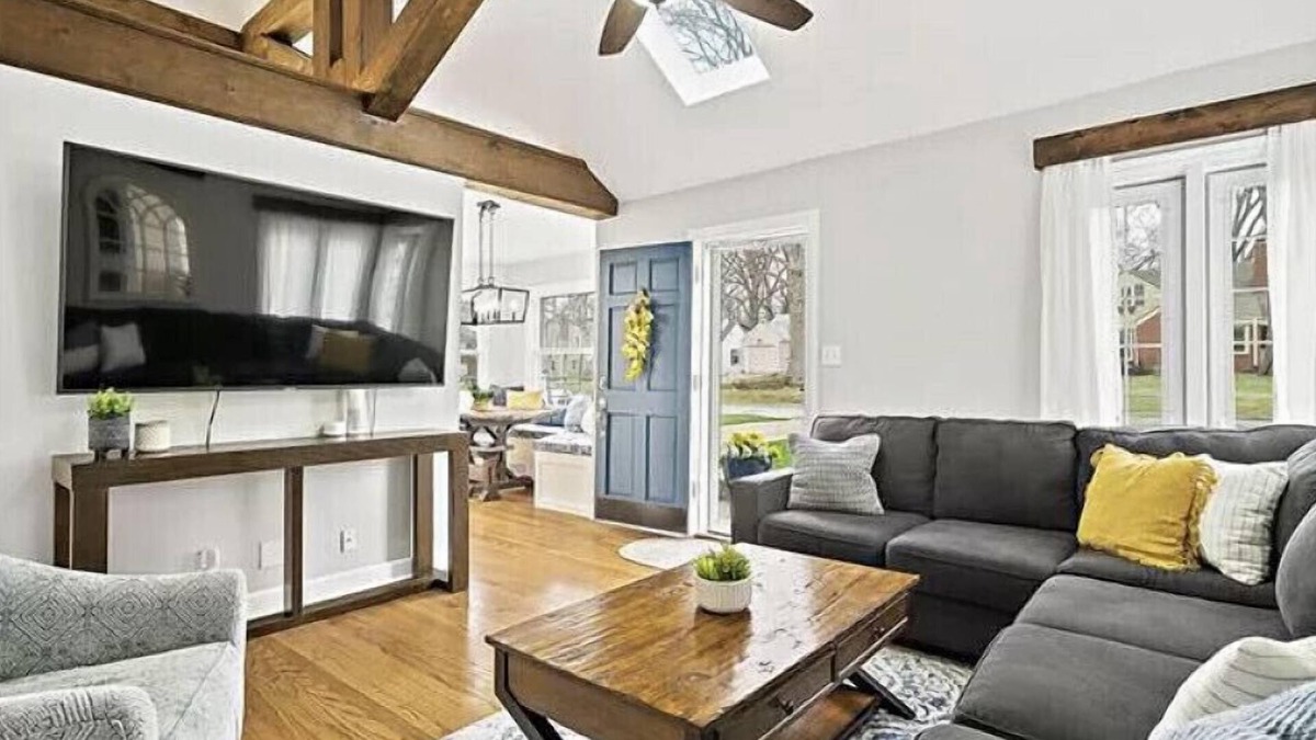Fairway House | Charming Home in ❤︎ of KC 2 BDR/2 BA (sleeps 4-6)