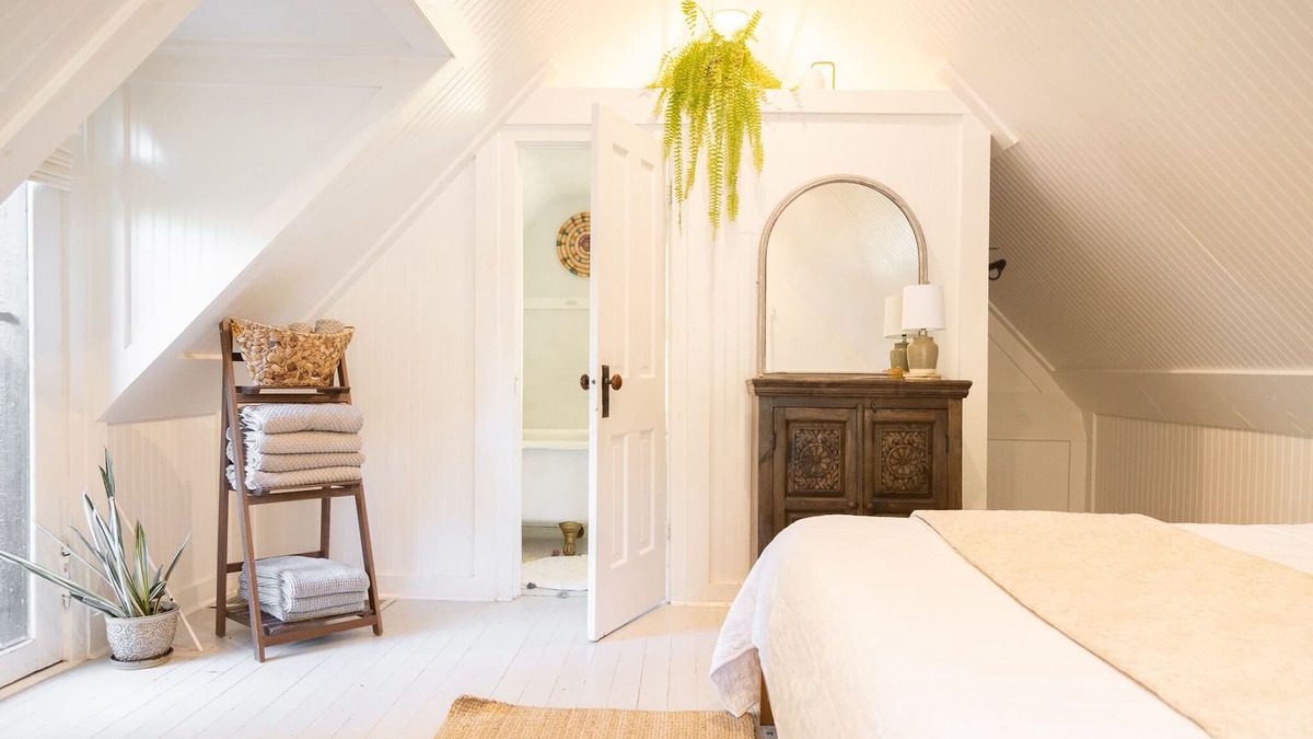 Washington Park Cottage | Charming Home-Modern Comforts & Style-300+ Reviews