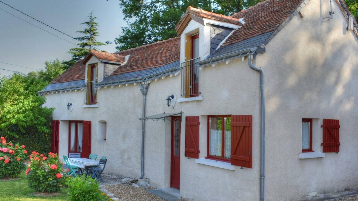 Azay-sur-Cher Cottage | Charming Home near Loire Castles, Tours & Vineyards - Large Garden, Family Friendly, WIFI