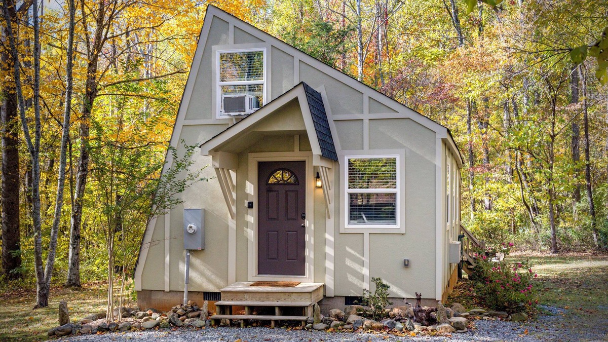 Hood House | Charming Home near Skyline Drive