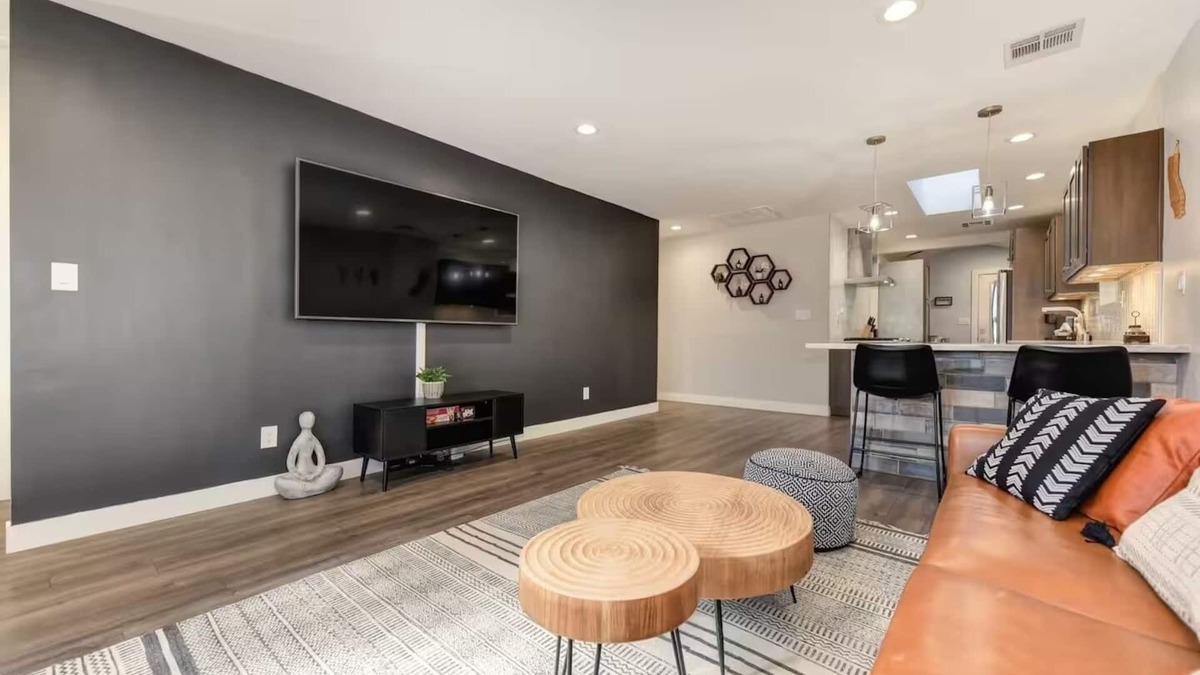 Roseville House | Charming Home, near beautiful park/tennis courts!