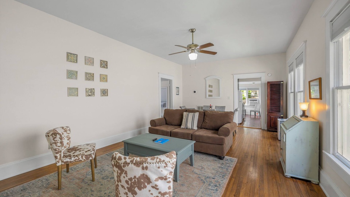Mobile House | Charming Home Near Mardi Gras with EV Charger