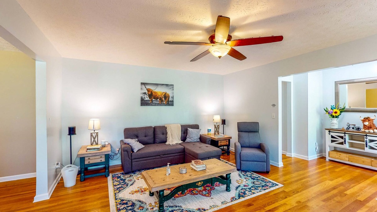 Danielsville House | Charming home on sprawling acreage with magnificent views & game room