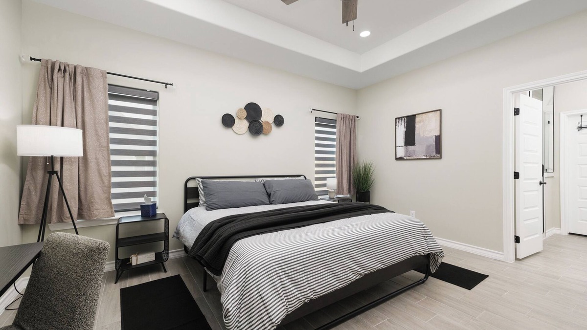 La Feria House | Charming Home w/Private Pool Fenced backyard Wi-Fi
