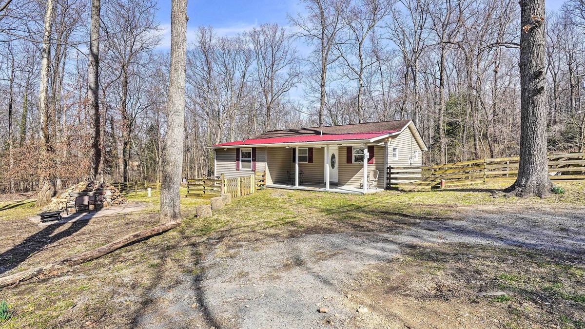 Kabletown House | Charming Home with Yard Near Shenandoah River!