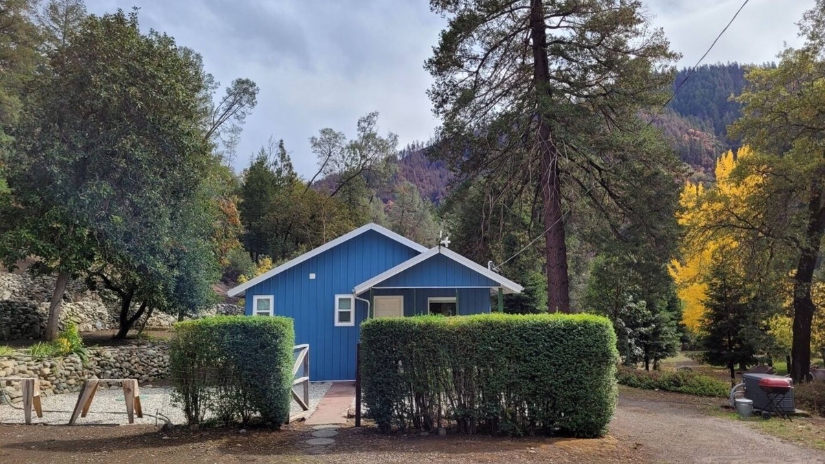 Big Bar House | Charming Home with Beautiful Mountain Views