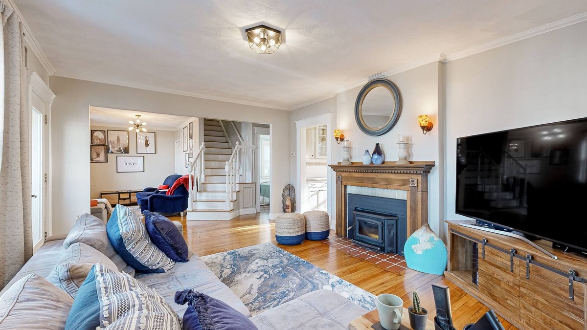 Waban House | Charming home with deck- walkable to transit, shops & restaurants