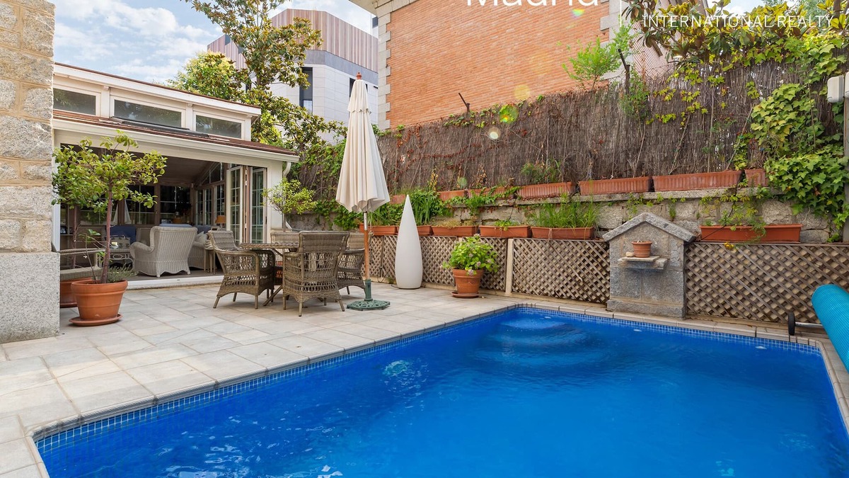 Nueva Espana House | Charming home with pool in center of Madrid sleeps 12+