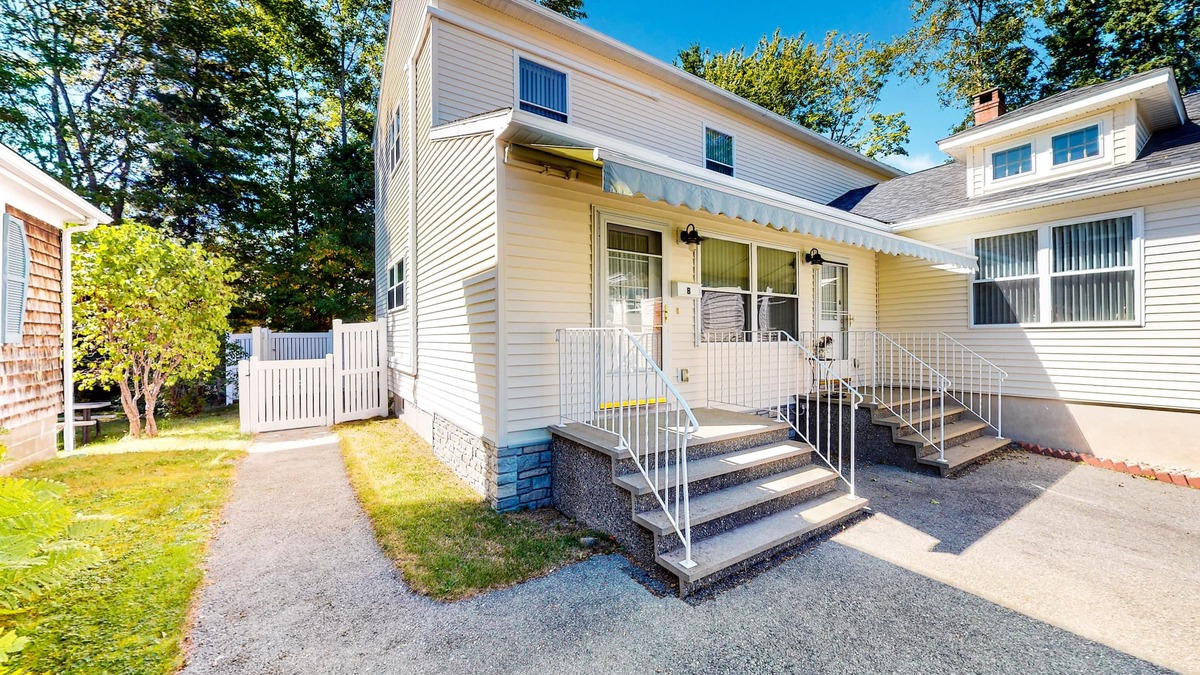 Bar Harbor Apartment | Charming home with unbeatable downtown location, AC, and private washer/dryer