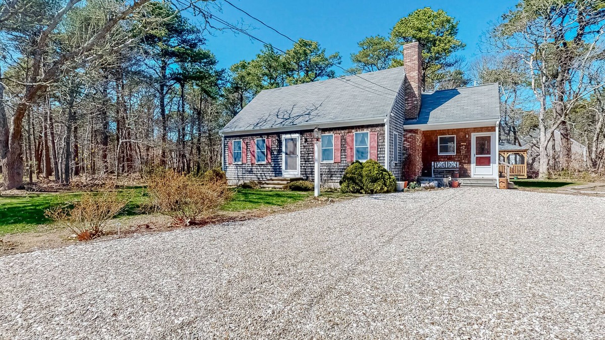 Eastham House | Charming home with WiFi, gazebo, deck, gas grill, & great location - dogs OK