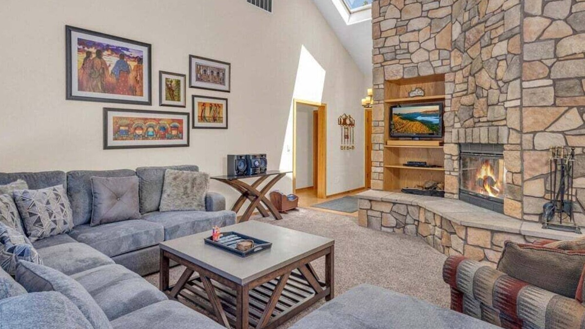 Deer Park House | Charming, Hot Tub, SHARC, A/C