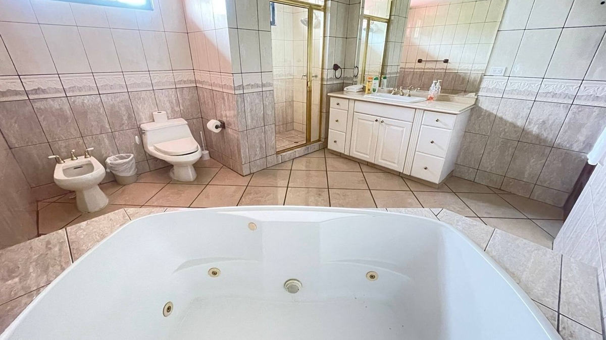 San Pedro Sula Hotel | Charming hotel in beautiful San Pedro Sula with AC, WiFi
