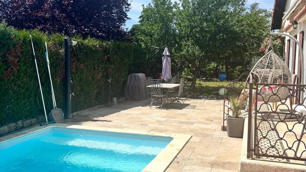 Cournon-dʼAuvergne House | Charming house with swimming pool