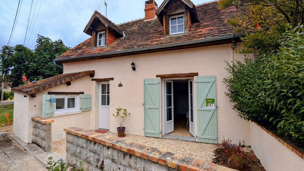 Mezieres-en-Brenne Cottage | Charming house in quiet hamlet, ideal for nature lovers with modern comforts, garden, and pet-friendly