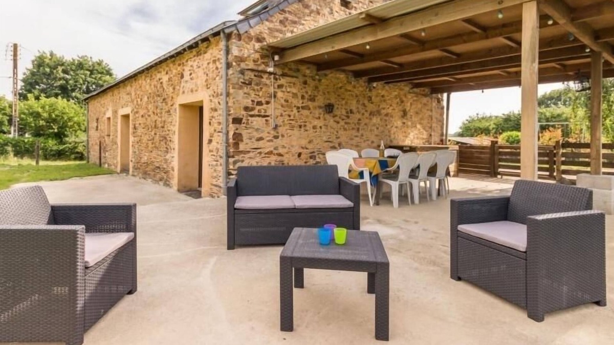 Vallons-de-l'Erdre Cottage | Charming House with Scenic Valley Views, Near Erdre River, Sleeps 8, Pet-Friendly