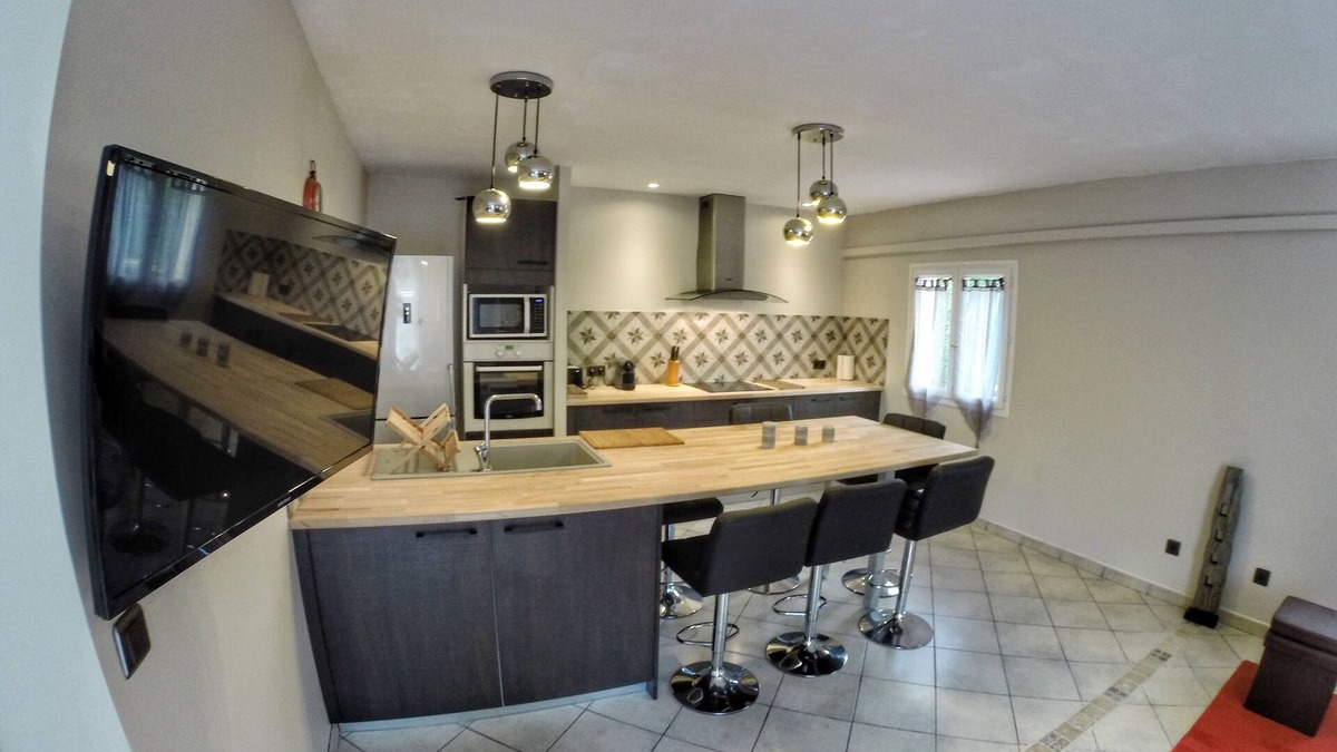 Rochefort-du-Gard House | Charming house surrounded by vineyards