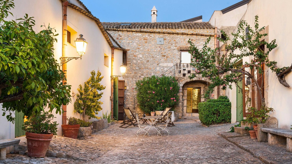 Buseto Palizzolo House | Charming house with shared pool - Don Carlo