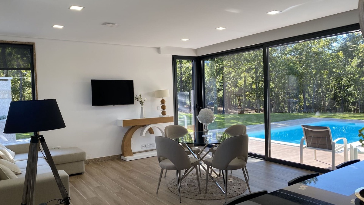 Fafe Villa | CHARMING HOUSE WITH POOL IN A QUIET AND RELAXING PRIVATE PARK