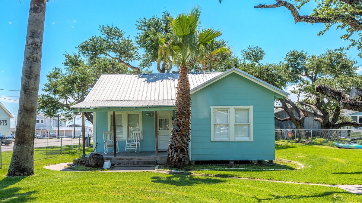 Fulton House | Charming House 1/2 Block from Bay