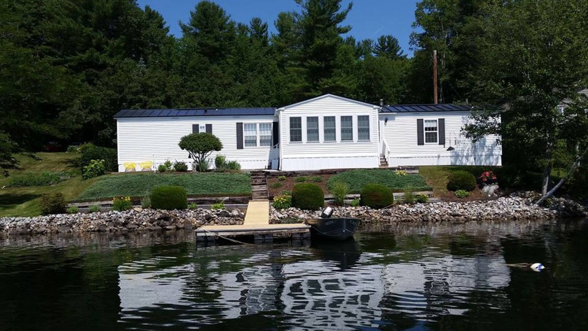 Augusta House | Charming House 13 feet from lake with Breathtaking Water Views for Rent