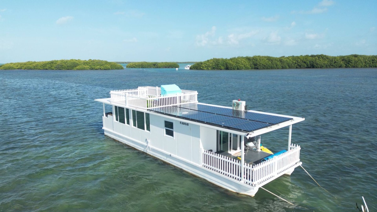 Islamorada Boat Rental | Charming house boat with 2 bedrooms and WiFi, AC in wonderful Islamorada