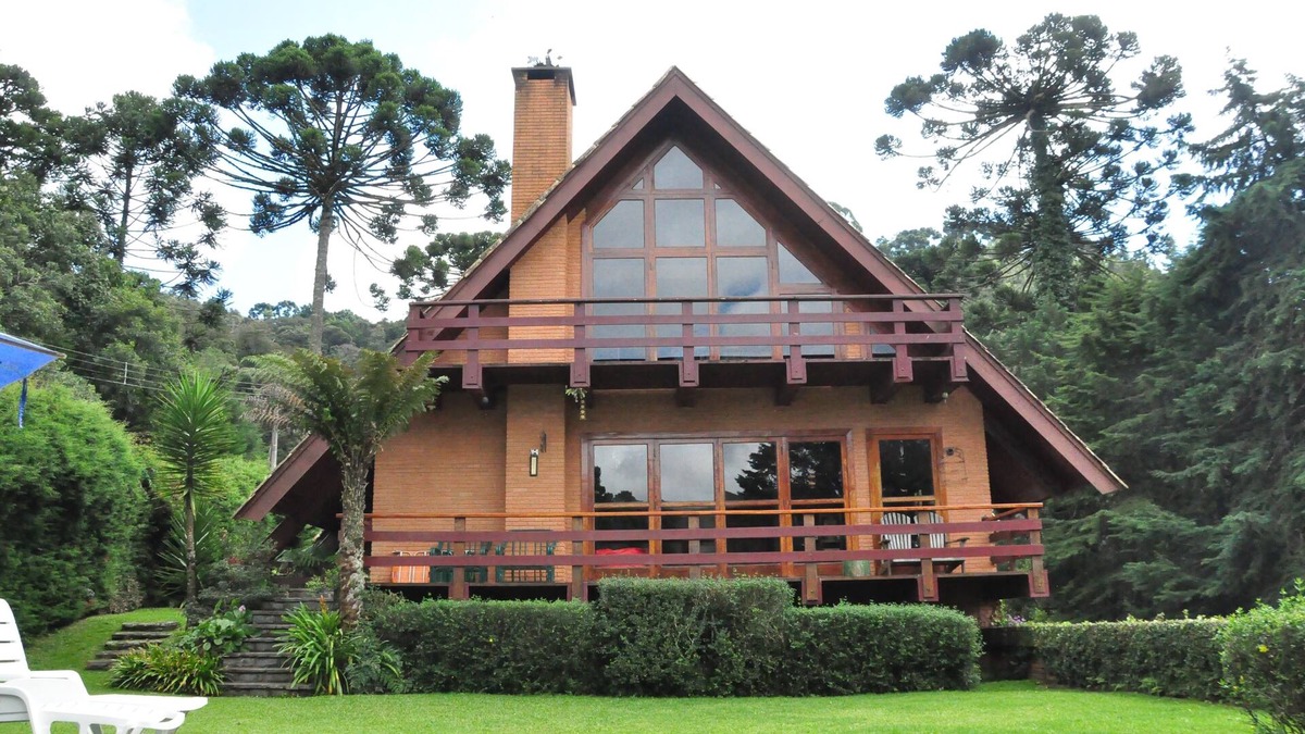 Campos do Jordao Cottage | charming house in the midst of Campos do Jordao Mountains with tennis court.