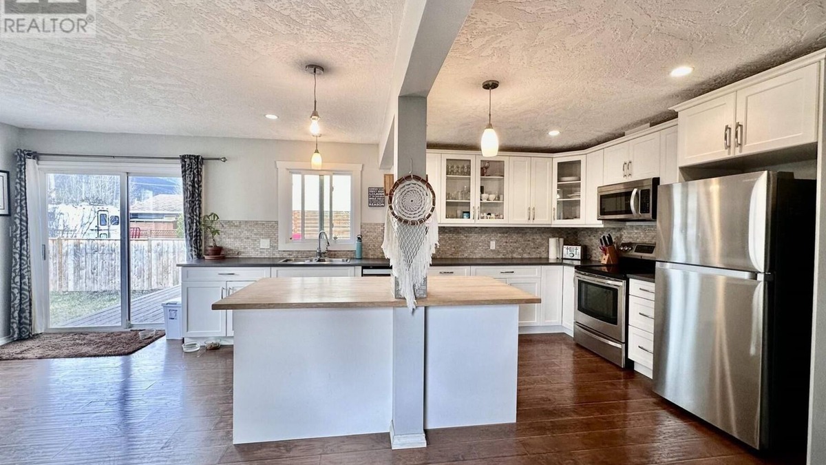 Smithers House | Charming house close to downtown. Pet friendly!