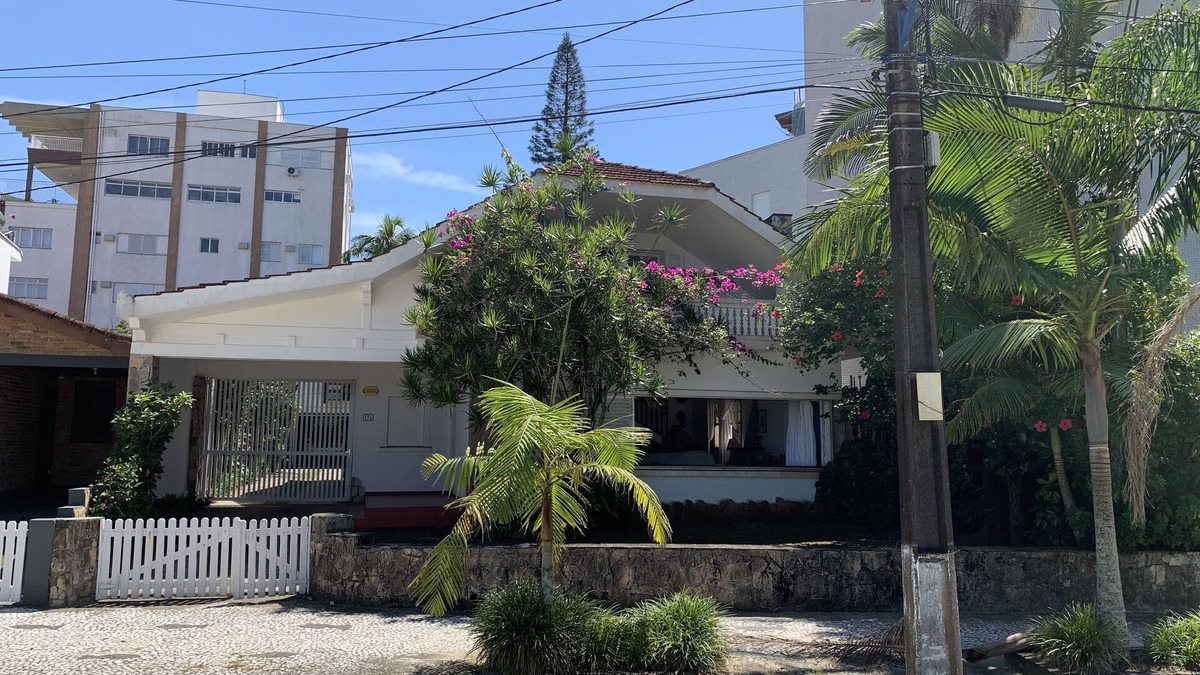 Matinhos House | Charming house facing the sea