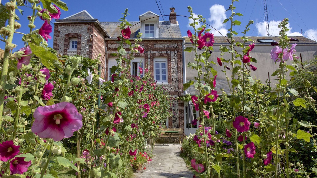 Yport House | Charming house, flower garden, in Yport, 50m from the sea, 10km from Etretat