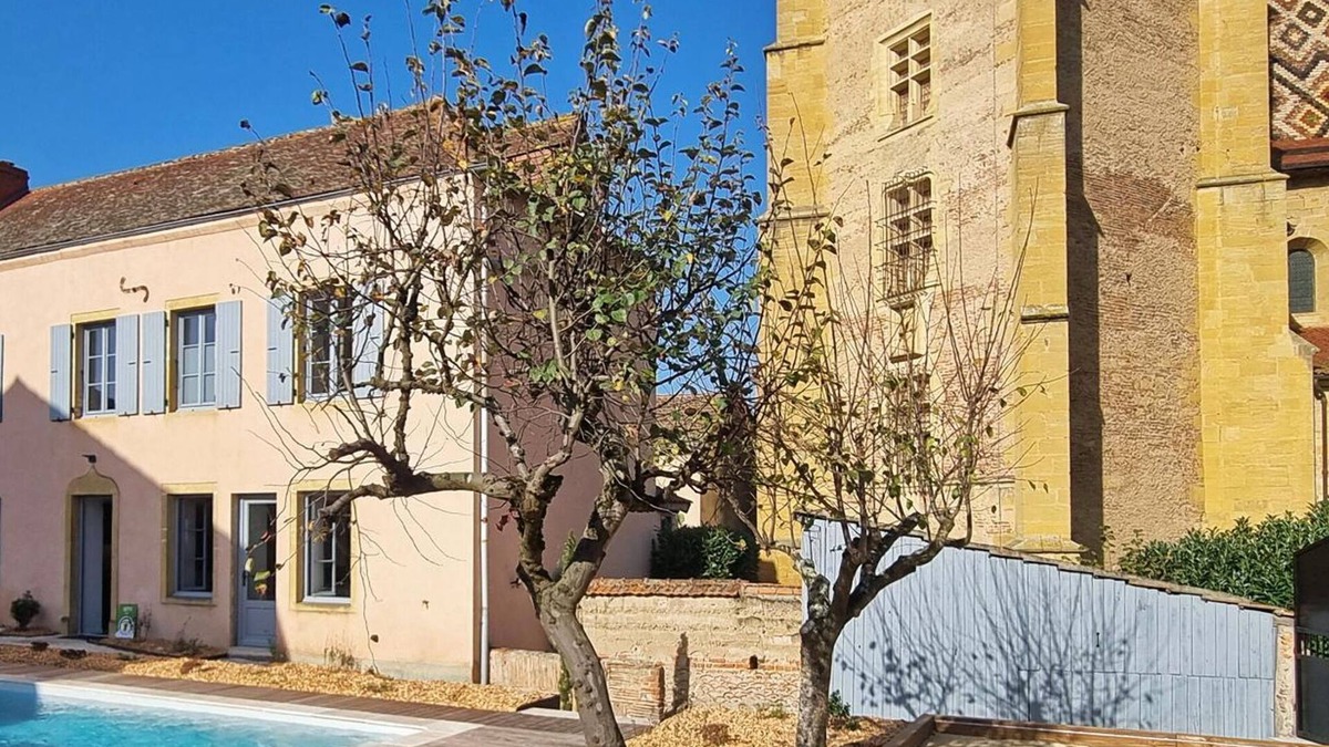 La Benissons-Dieu Cottage | Charming house with heated private pool and enclosed garden, wifi included
