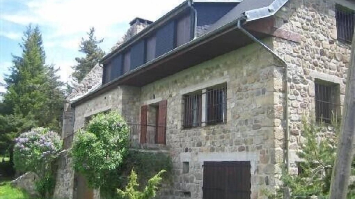 Le Lac-d'Issarles House | Charming house to rent for 15 people at lake issarles ardeche