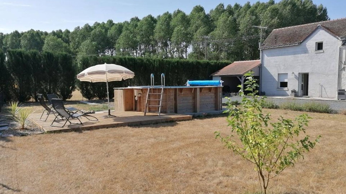 Rilly-sur-Vienne Cottage | Charming House with Pool, Garden, and Fishing Pond Near Loire Castles