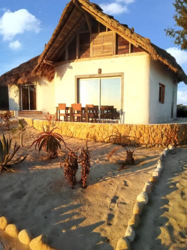 Anakao House | Charming House in Anakao with Garden and Terrace