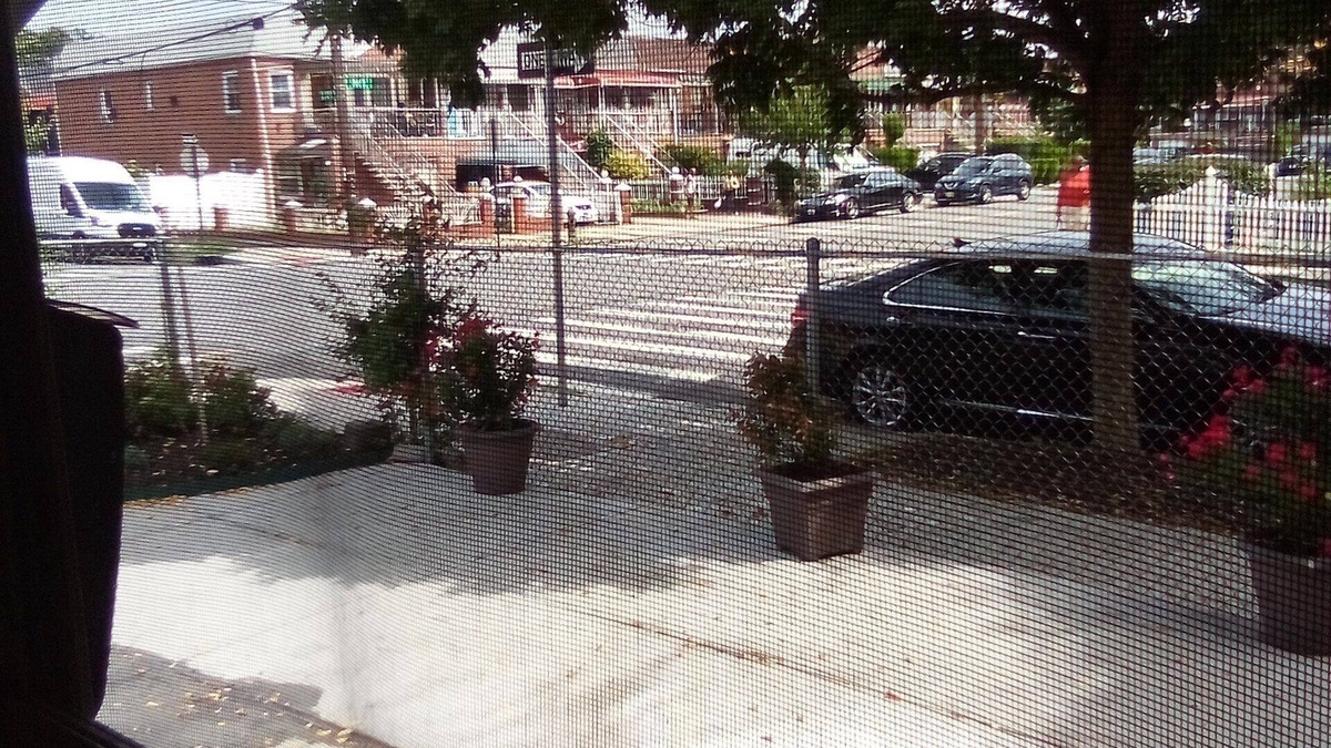 Canarsie House | Charming house in Brooklyn with WiFi, AC for up to three people in living room