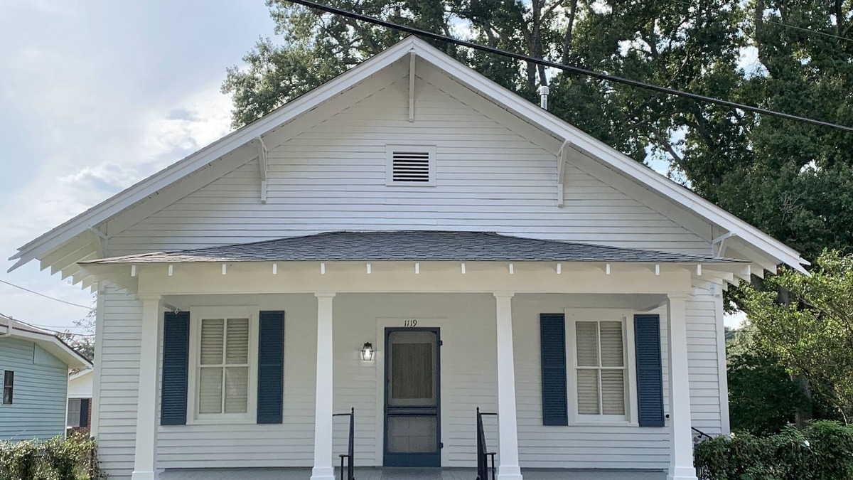 Scott House | Charming House in Downtown Scott